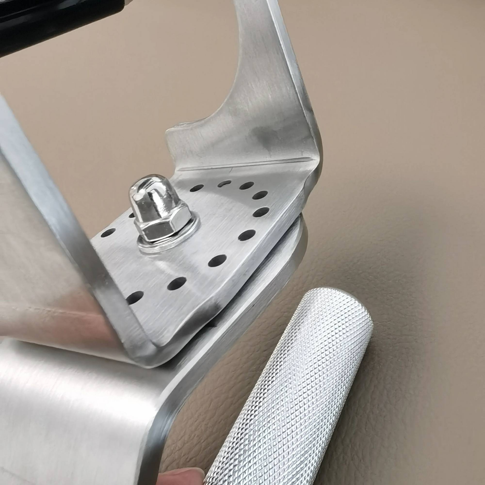 Lat Pulldown Bar with Hook Ant - Lat Pulldown Bar review and price